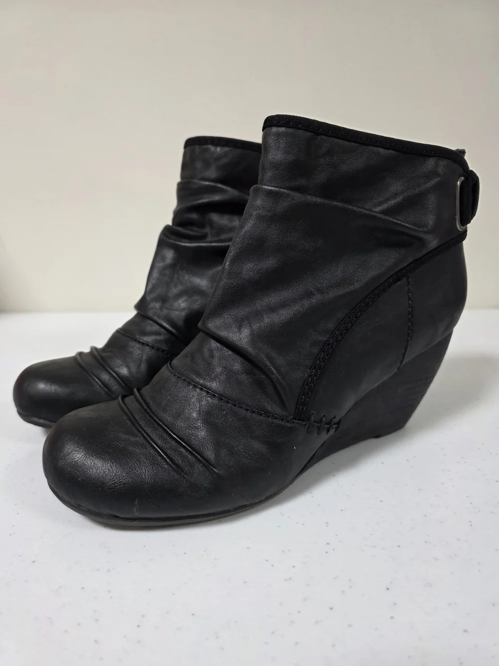 🖤👢🍂 Blowfish Malibu Black Wedge Booties Size 8 Slouch Ankle Boots Boho Casual